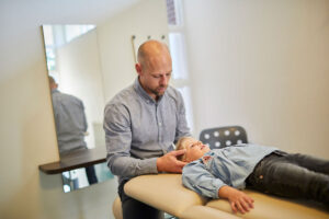 Sommige klachten die we bij volwassenen aantreffen, kunnen we ook bij kinderen zien. Maar daarnaast kunnen zij ook nog andere specifieke klachten hebben. Wij realiseren ons dat onderstaande lijst mogelijk niet volledig is.